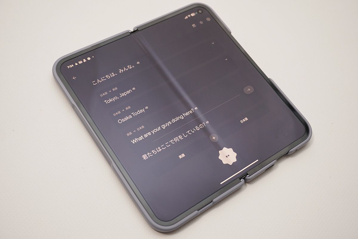 Android OSにもグーグル純正の「翻訳」アプリがある。今のところ対面形式による、短文の翻訳を想定した使い勝手になっている。アップルのライブ翻訳とは体験の種類が少し異なる