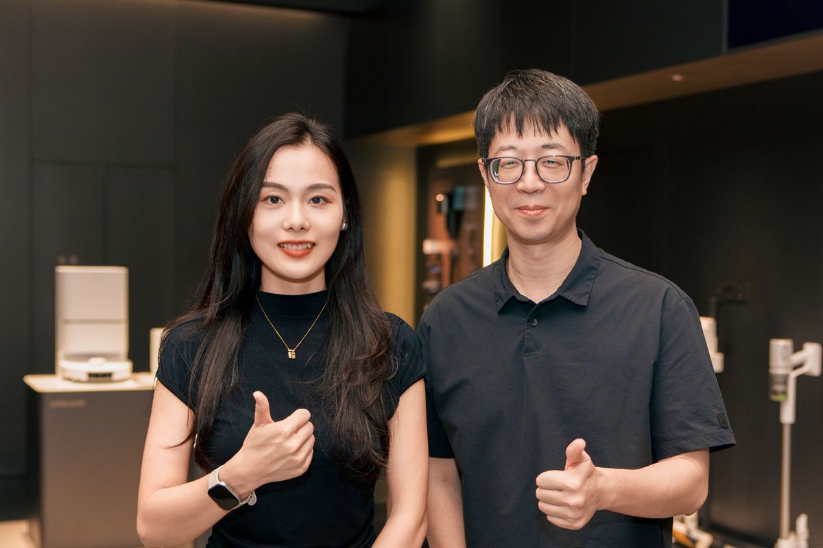 ロボット掃除機・開発チームマネジャーである孟佳（モン・カ）氏（写真左）と日本、韓国とオーストラリア経営戦略マネージャーであるMaggie Dai（マギー・ダイ）氏（写真右）