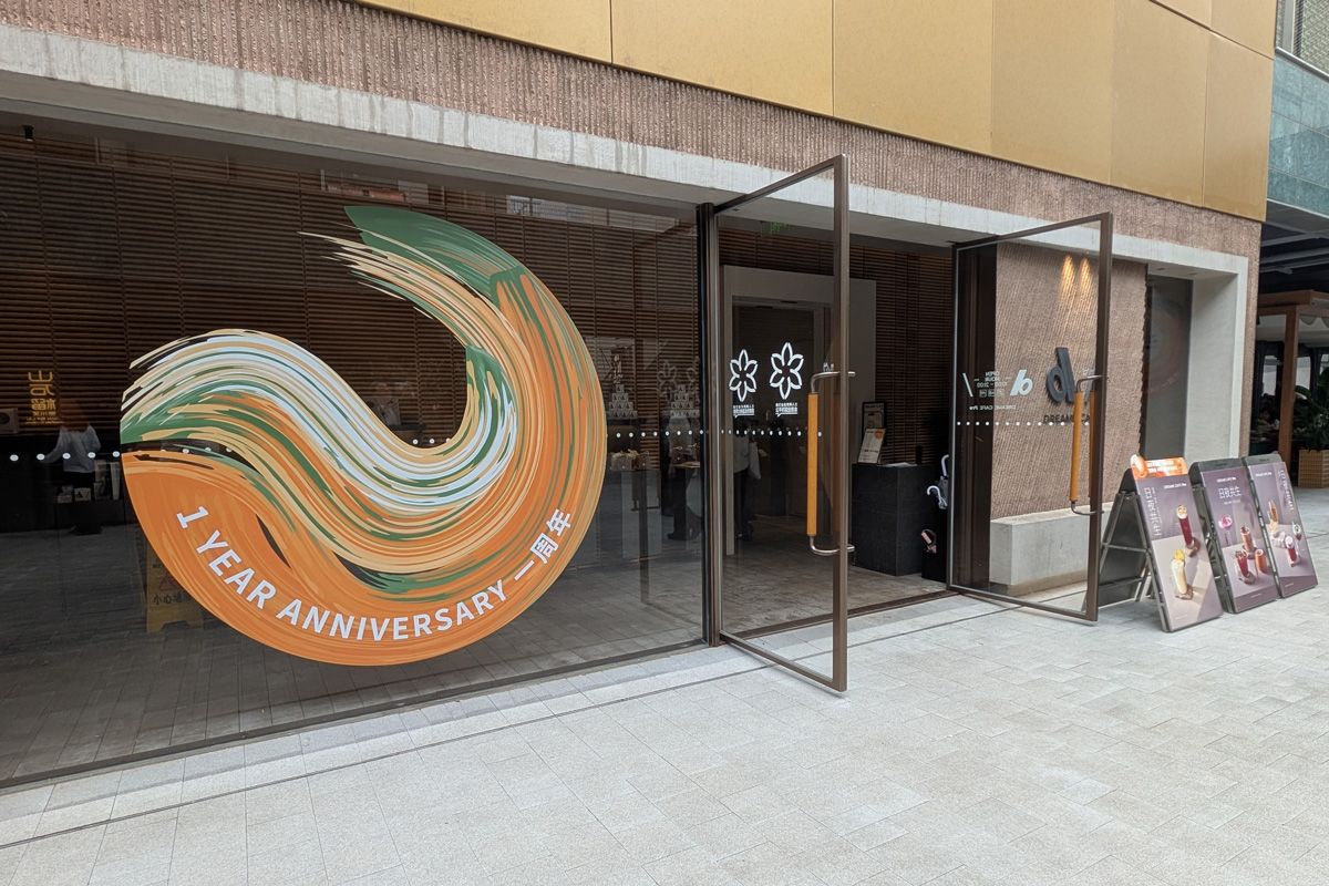 カフェ「DREAME CAFE」も展開