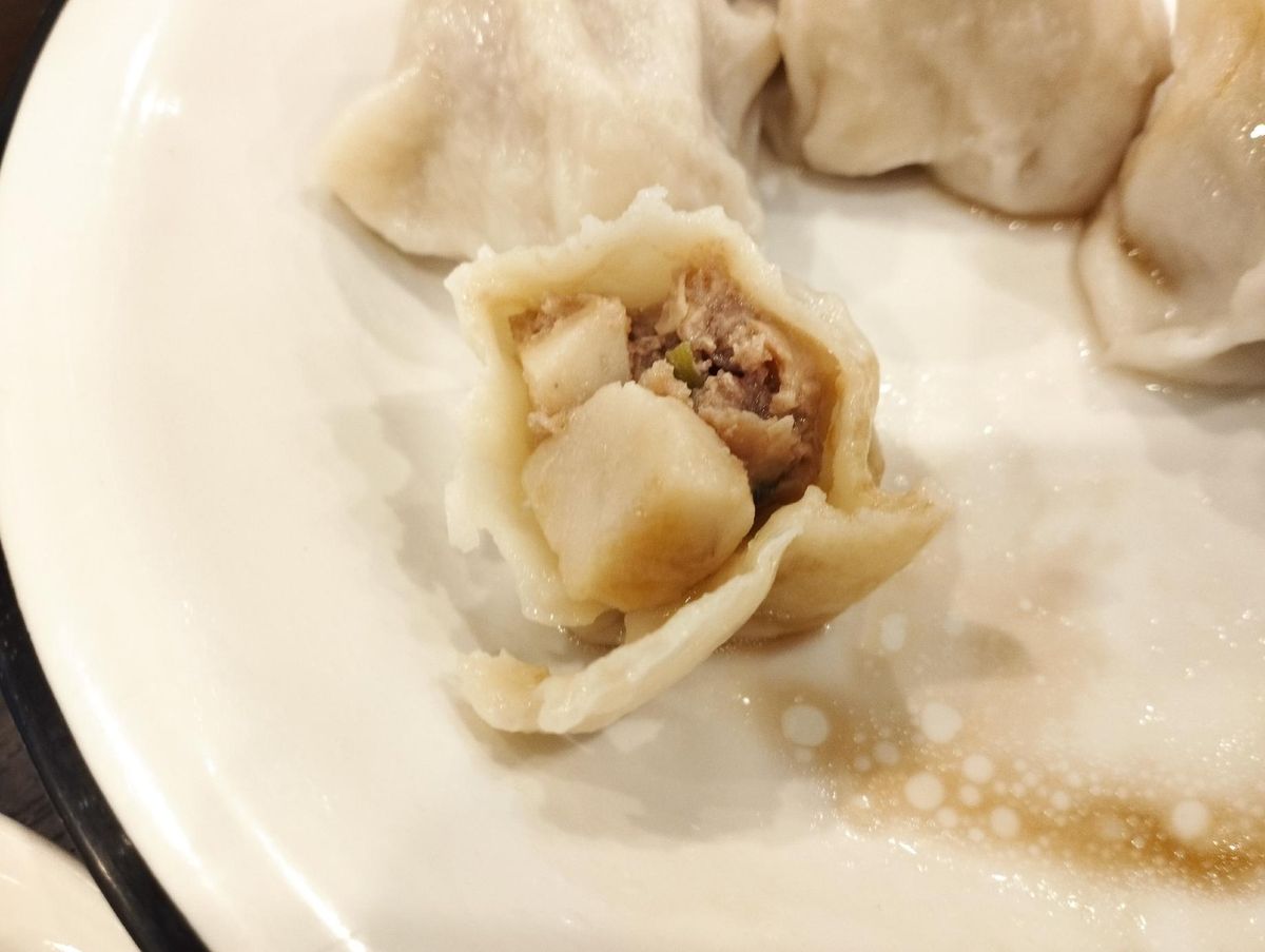 筆者が「餃子封神榜」で食べた「ホタテ入り水餃子」は、その日のおすすめメニューだった