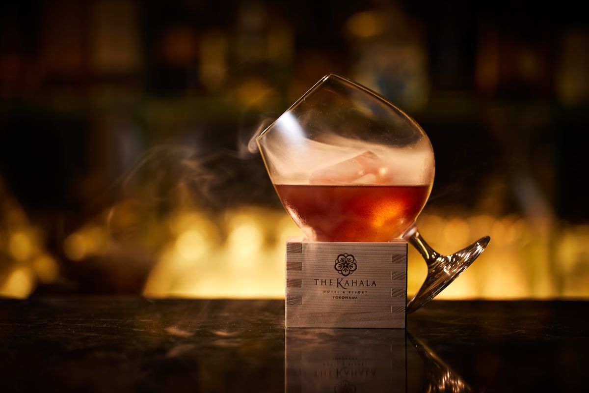 髙橋裕也が優勝したカクテル「Tinctura（ティンクトラ）」は、Hennessy X.Oのロースト、スパイシー、果実感を、日本の素材であるほうじ茶、豆茶、山椒で表現している。