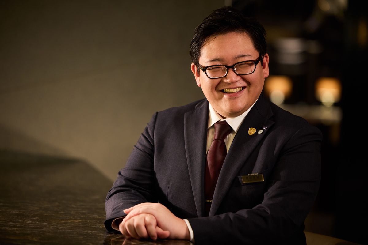 国内外43カ所にリゾートホテルを展開するリゾートトラストのバー部門を統括する戸塚信弥。「ザ・カハラ・ホテル&リゾート　横浜」では、2020年の開業時よりカクテル開発やイベントプロデュースを行う。