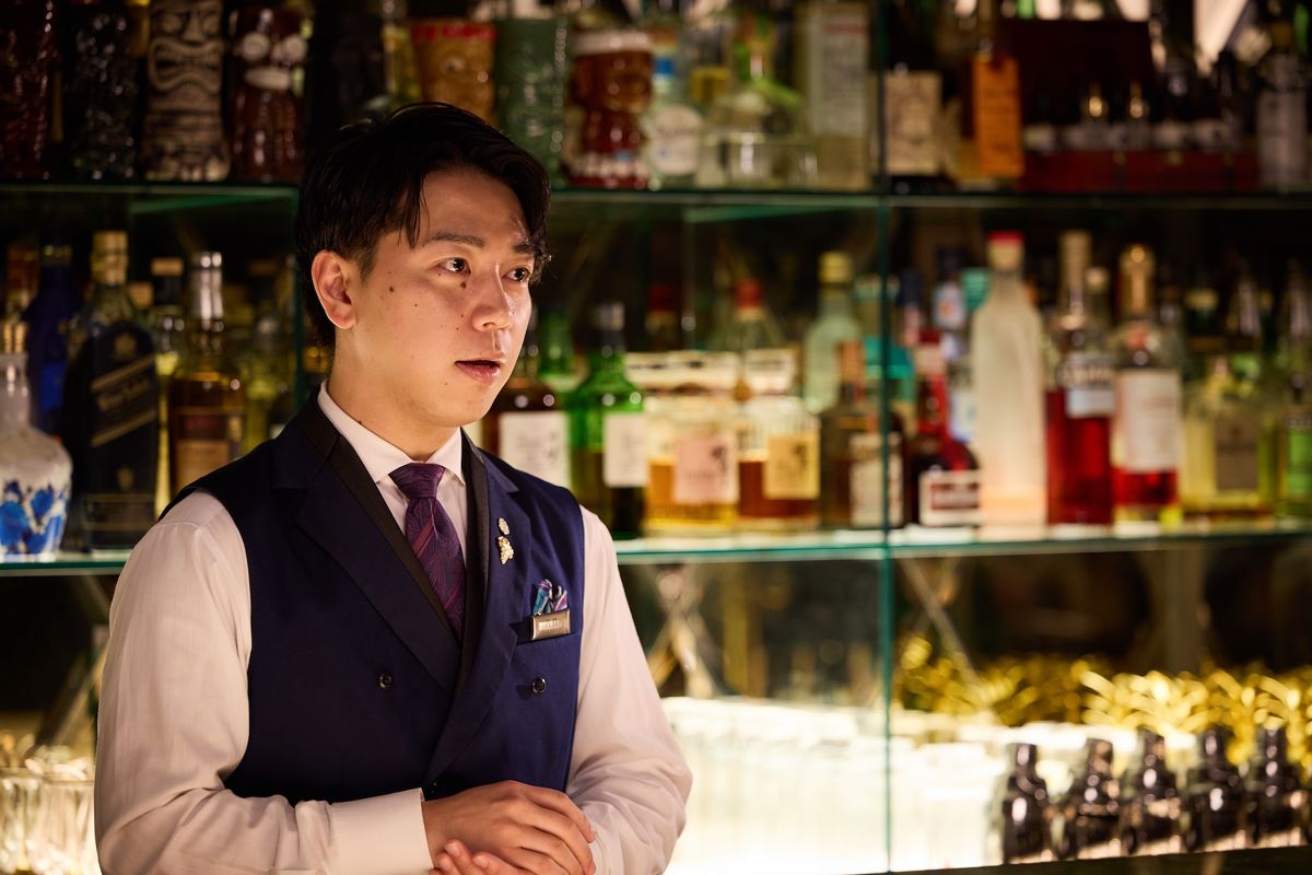 2020年にリゾートトラストに入社し、「エクシブ有馬離宮」に配属された髙橋裕也。2024年に「＃HennessyMyWay2024」で優勝し、2025年より「ザ・カハラ・ホテル＆リゾート 横浜」勤務。