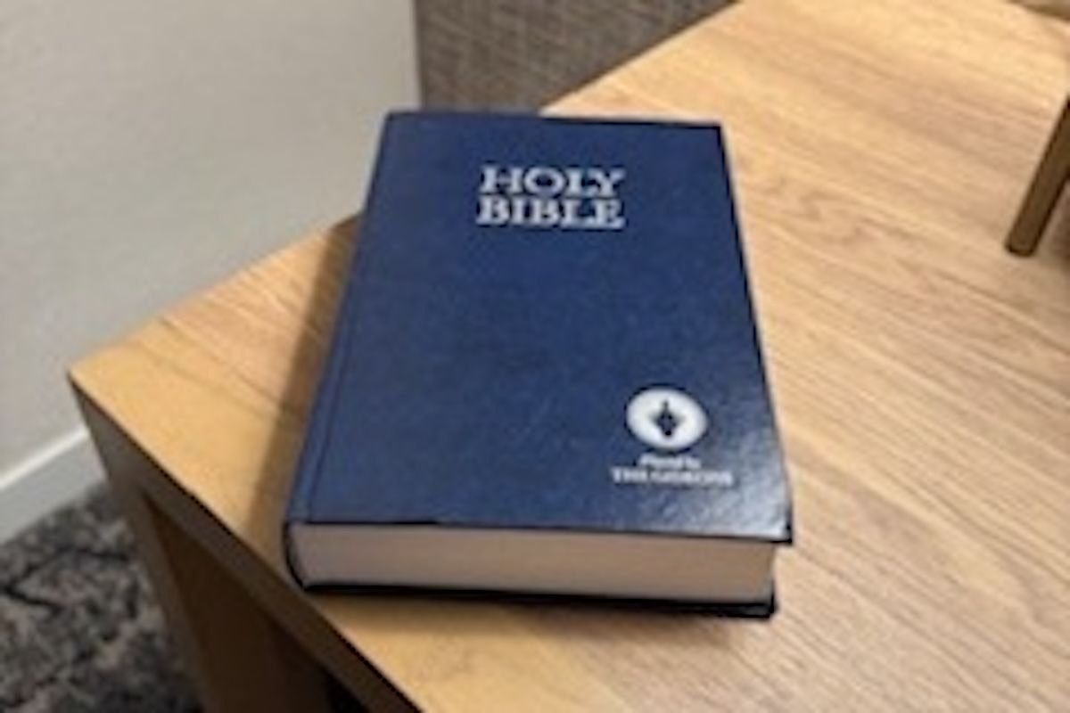 筆者の教え子で、本稿執筆のための取材にも協力してくれたFisher君が肌身離さず持っている擦り切れた聖書