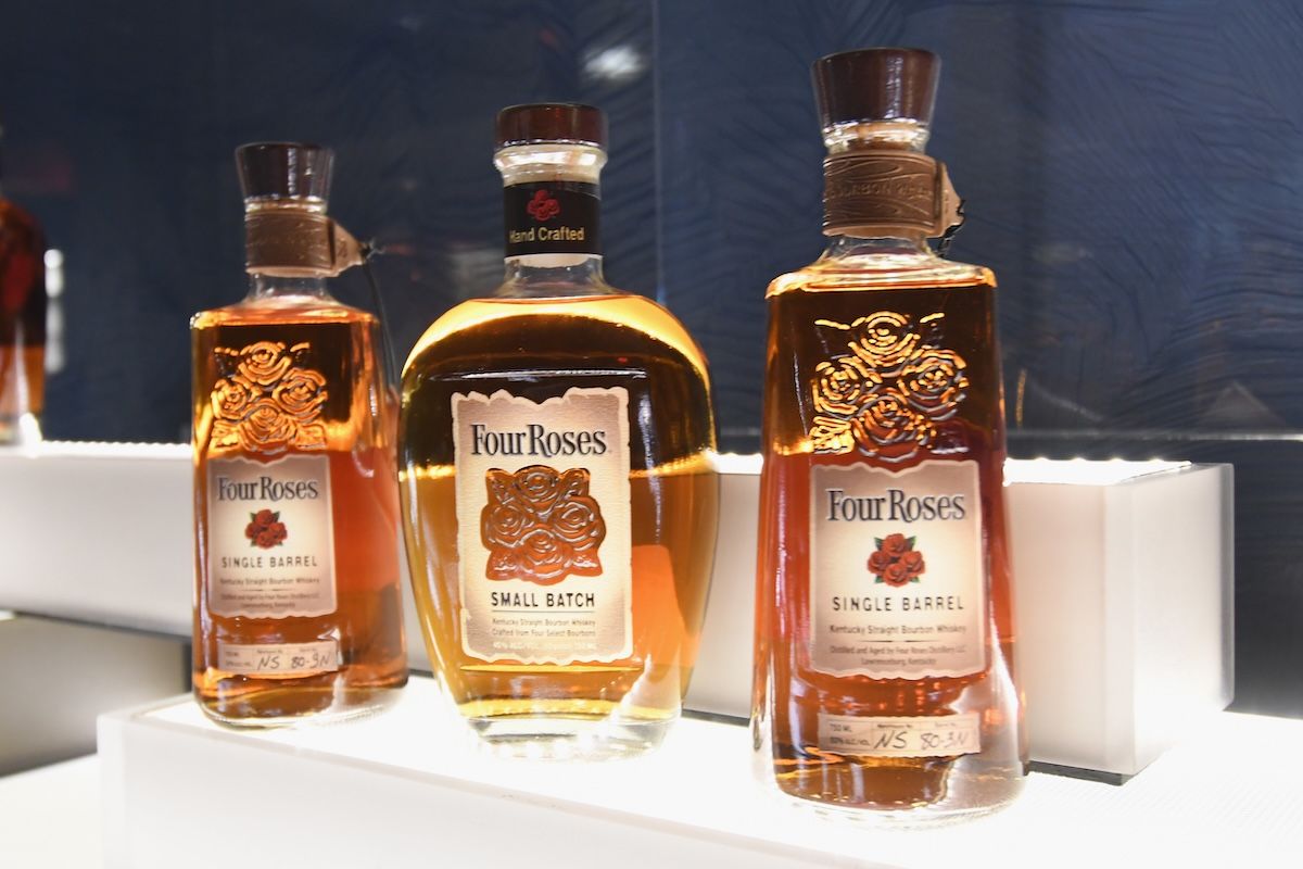 フォアローゼス（中央がスモールバッチ、Mark Sagliocco/Getty Images for NYCWFF）