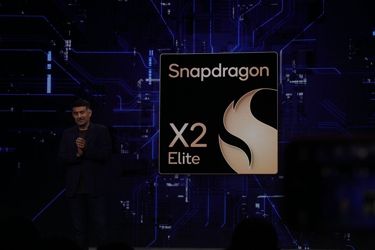 秋にクアルコムが開催したイベントで、新世代のPC向けSoCであるSnapdragon X2 Eliteを発表。クアルコム本社のPC事業の責任者であるケンダル・コンダップ氏がプレゼンテーションに登壇