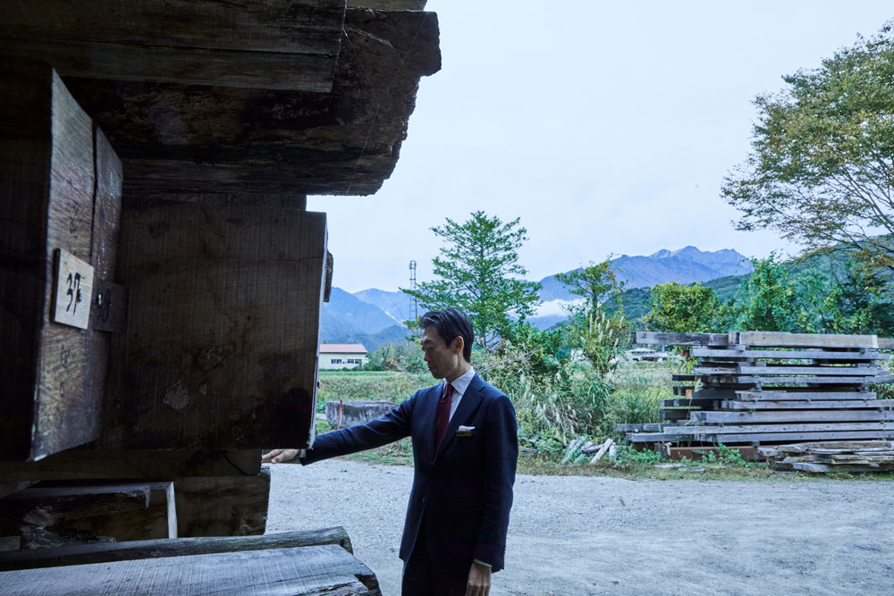 山の木　古木 百年の記憶を未来へとつなぐ「古木」 古民家を解き、街を再生する使命