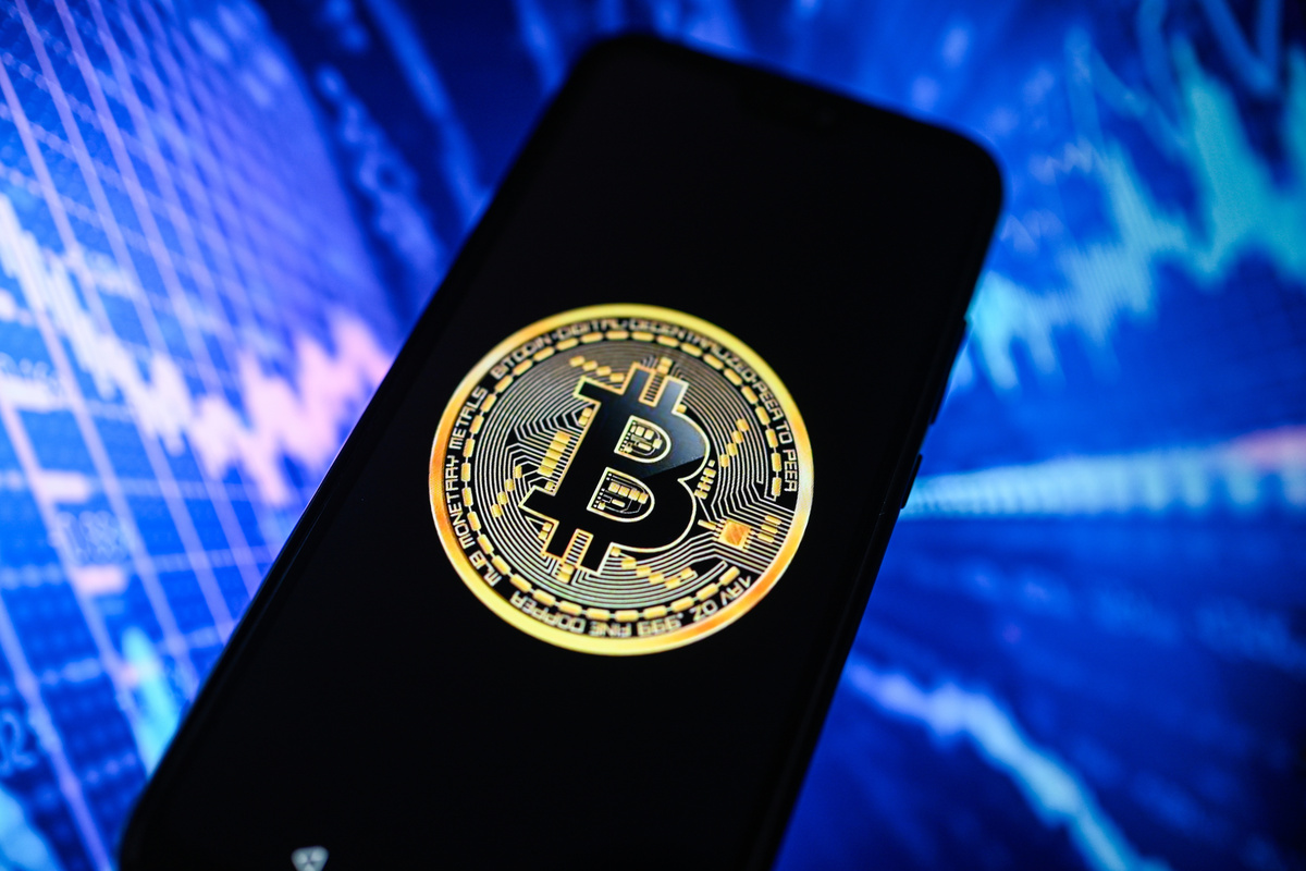 続くビットコイン価格の下落、強い米雇用データにより暴落の懸念が再燃 | Forbes JAPAN 公式サイト（フォーブス ジャパン）