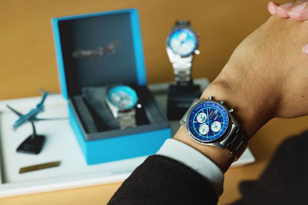 時計のケース径は約39㎜と、誰の腕にも馴染みやすいサイズ感。