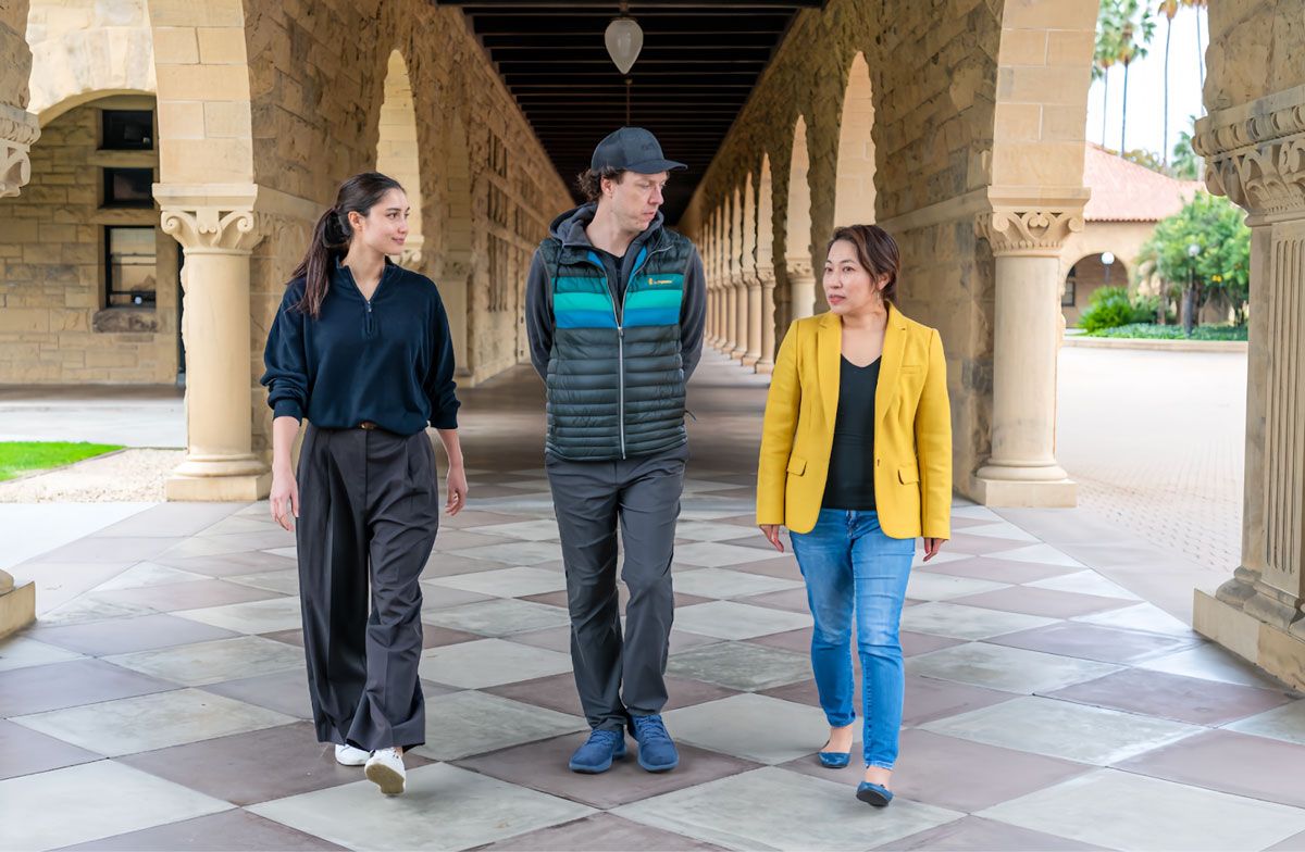  「これからの10年で製造業のパワーマップが組み替わる」と語るOmni Venturesの二人と、筆者（右端）