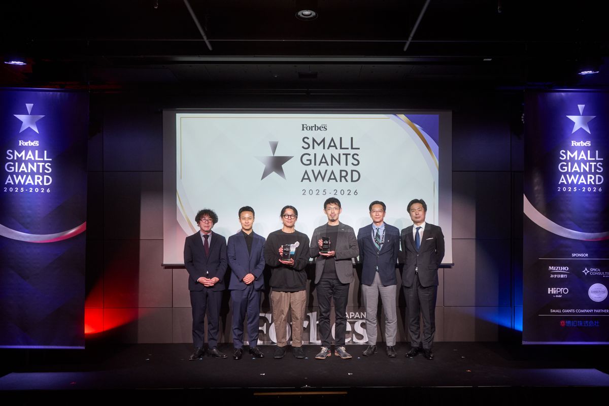 左から：木村祥一郎(審査員)／山中哲男(審査員)／側島製罐  石川 貴也(受賞者)／澤村  澤村 幸一郎(受賞者)／阿瀬 太(審査員)／藤吉雅春(審査員)