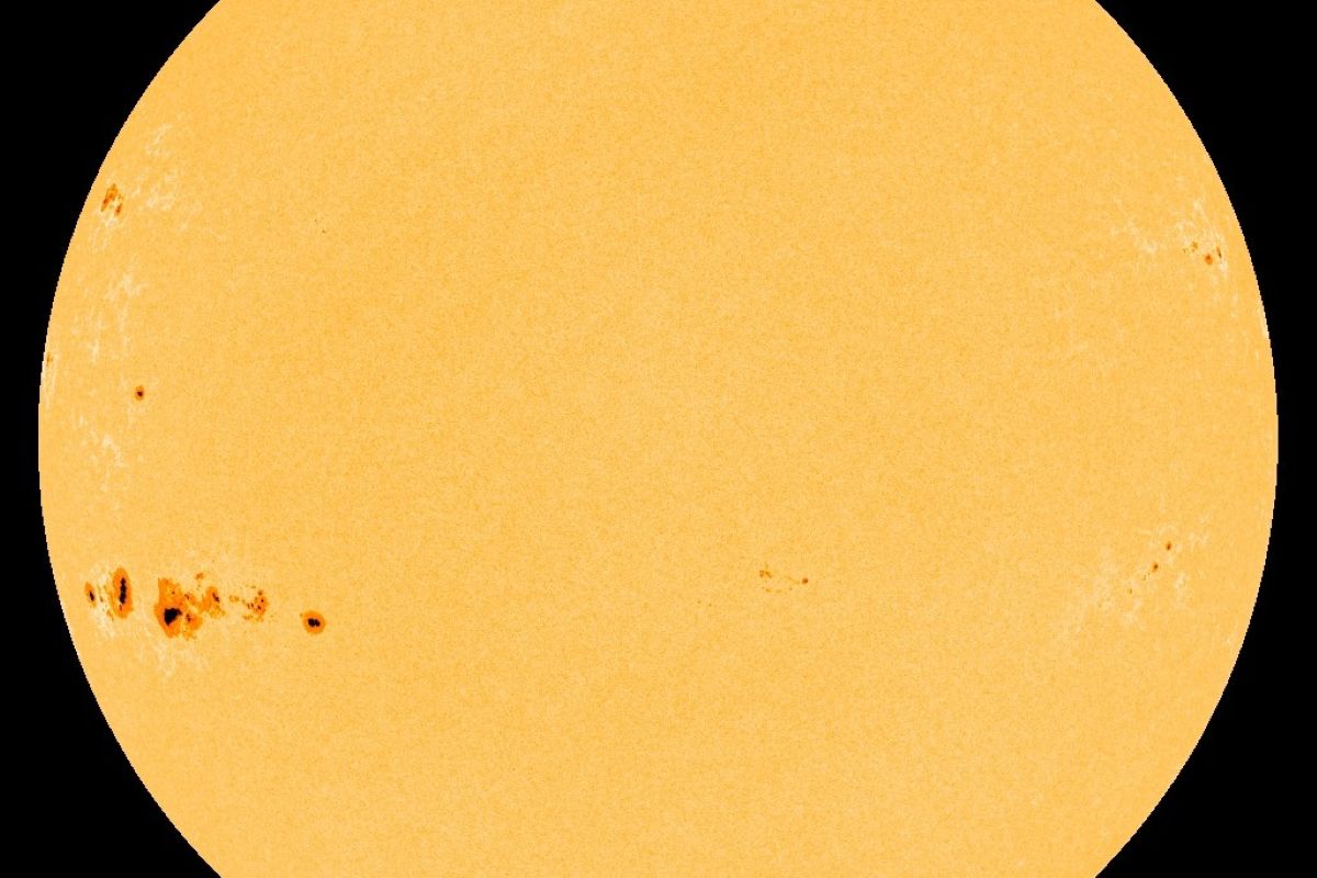 太陽 楽天市場】京セラ製 ソーラーパネル KD95SX-RP 定格出力 95W DC12V系