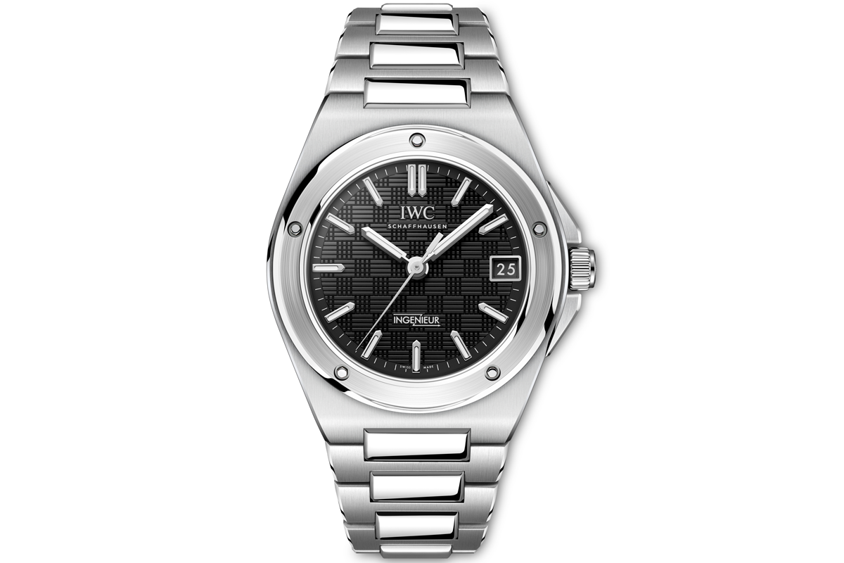 自動巻き、SSケース、ケース径35.1mm。1617000円〈IWCシャフハウゼン Tel:0120-05-1868〉