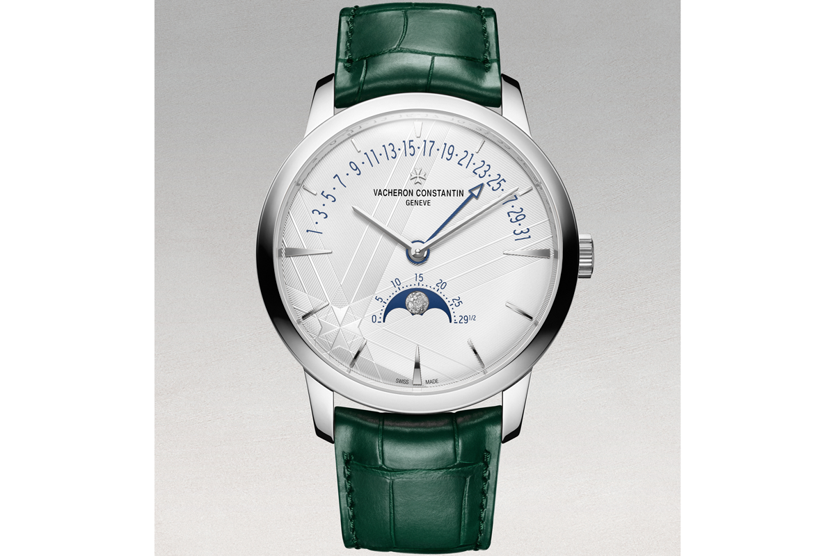 自動巻き、18KWGケース、ケース径42.5mm。8096000円〈ヴァシュロン･コンスタンタン Tel:0120-63-1755〉