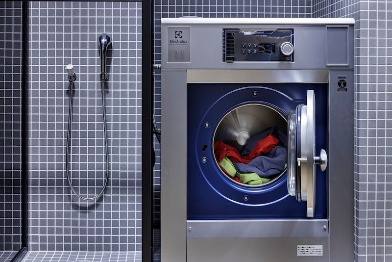 洗濯・乾燥機を設置し、プロダクトを預かって洗濯するサービス「テックウォッシュ」も受け付ける。また製品ごとに日ごろのメンテナンス方法もレクチャーしてくれる。