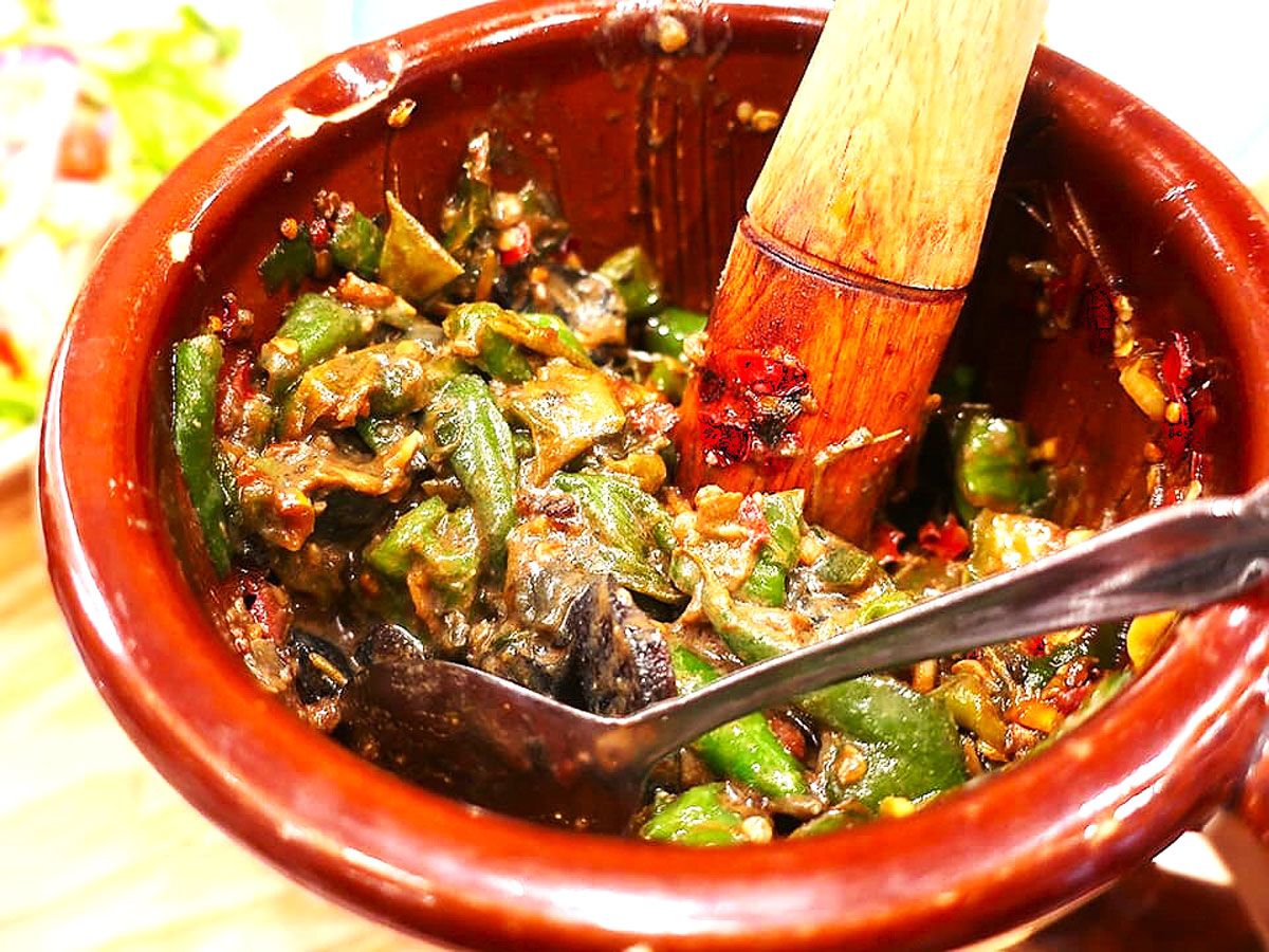 今回いちばん辛かったのが、湖南料理の「ピータンの青唐辛子和え（擂辣椒皮蛋）」