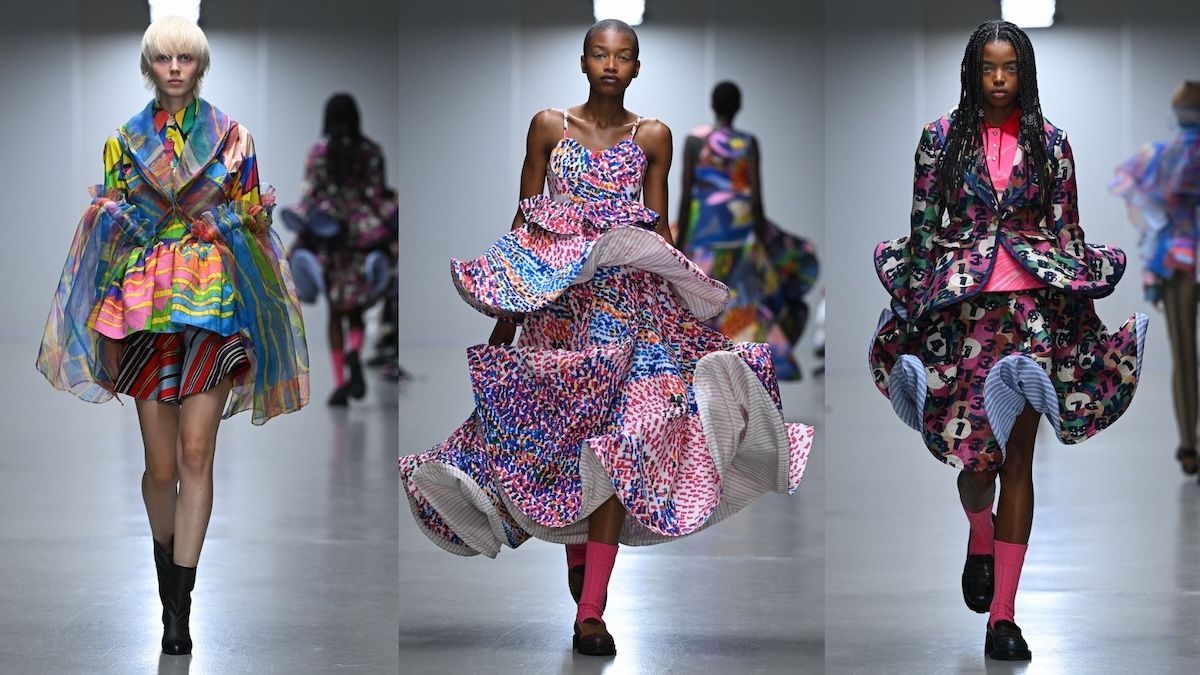 「ANREALAGE」の2026年春夏コレクションのランウェイショーでコラボレーションルックを発表した（c）Koji Hirano