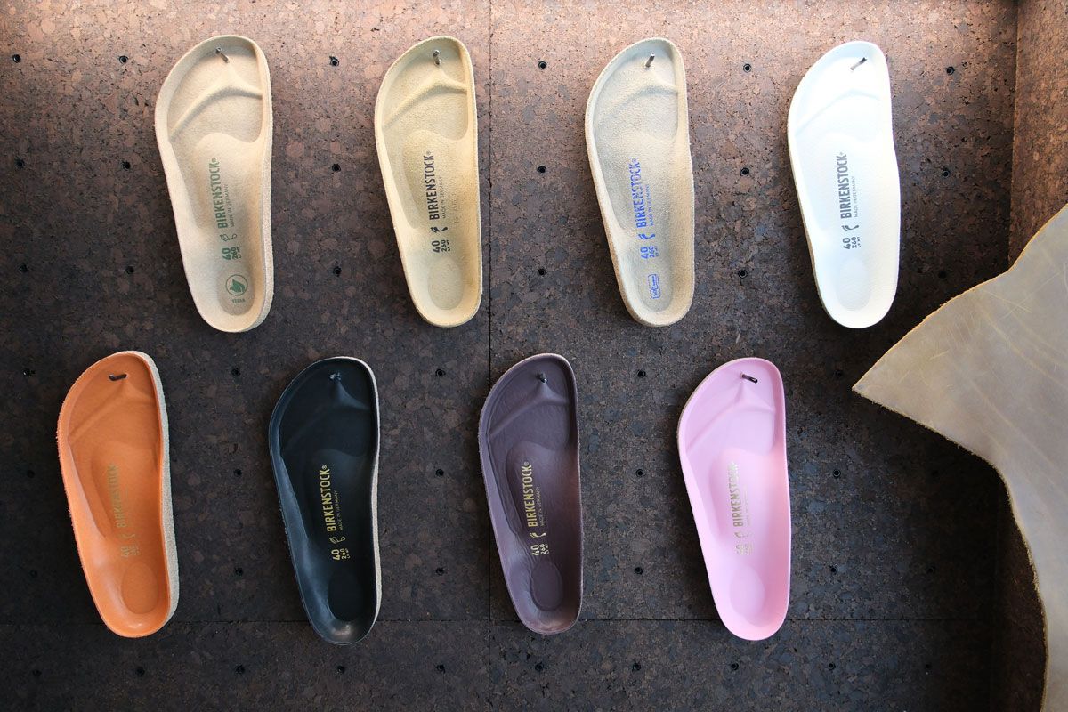 ビルケンシュトックの伝統的なフットベッド（Shutterstock.com）