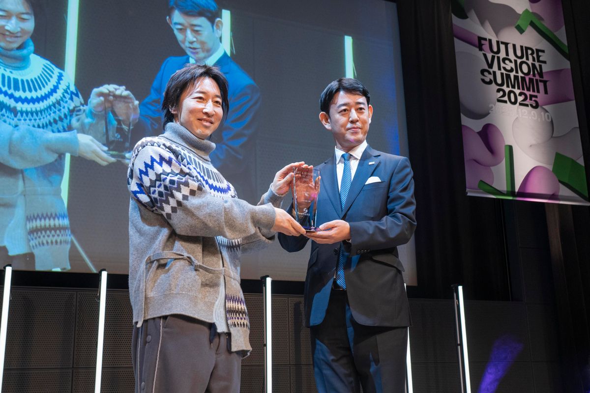 大宰府天満宮 宮司 西高辻󠄀信宏（右）、アドバイザリーボードの福武英明