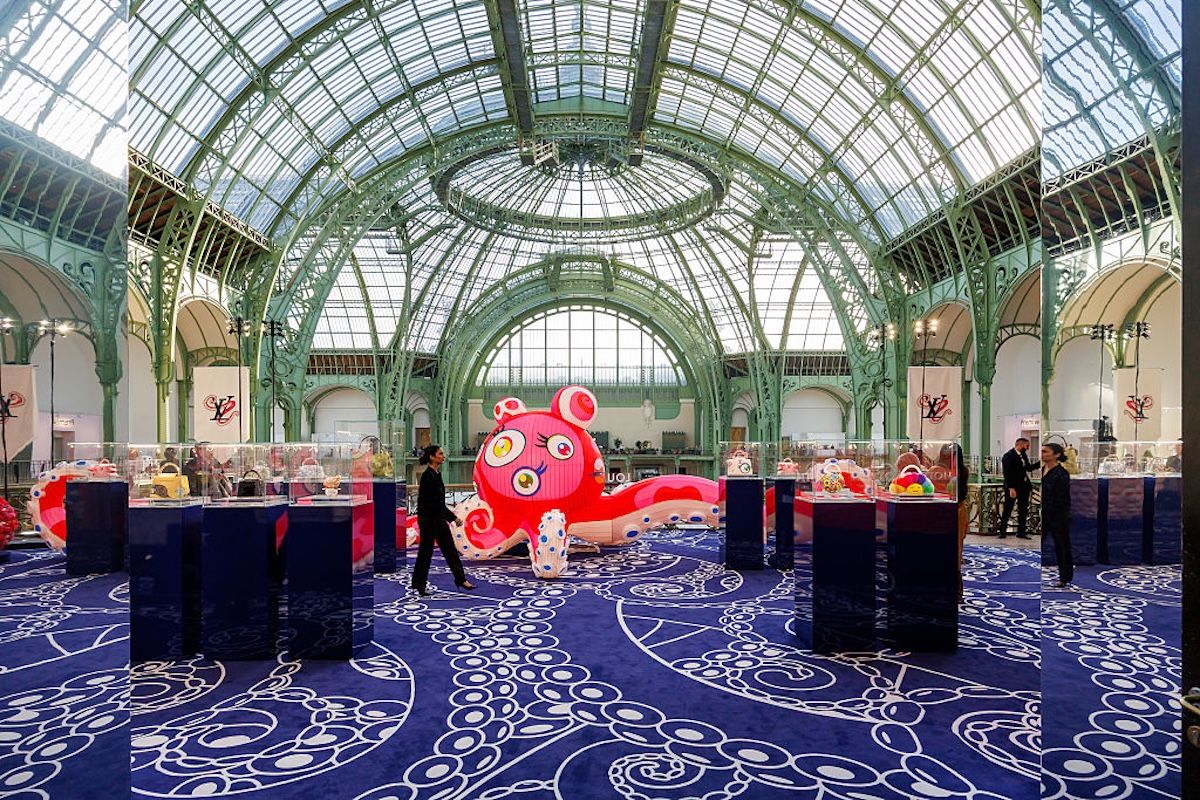 フランス・パリで開催されたアート・バーゼル・パリ2025のオープニングにおけるルイ・ヴィトンのブース（Photo by Luc Castel/Getty Images）