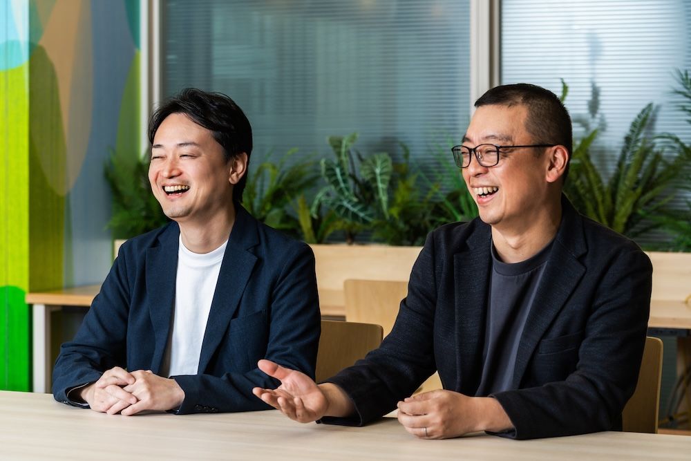 左から、三井住友銀行決済商品開発部DX開発グループグループ長 中村 聡、三井住友銀行ホールセール統括部法人デジタル企画室上席推進役 加賀卓哉