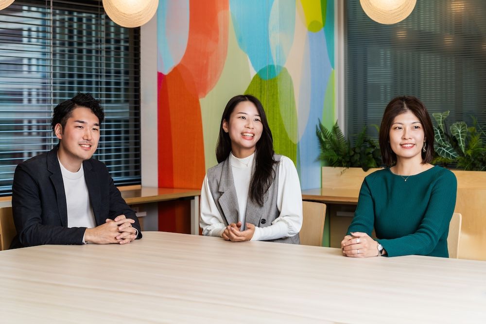 左から、 Xspear Consultingマネジャー 樅木智之、シンプレクス Alceo UXデザイナー 深澤優里、シンプレクス Alceo UXデザイナー 亀山明佳 