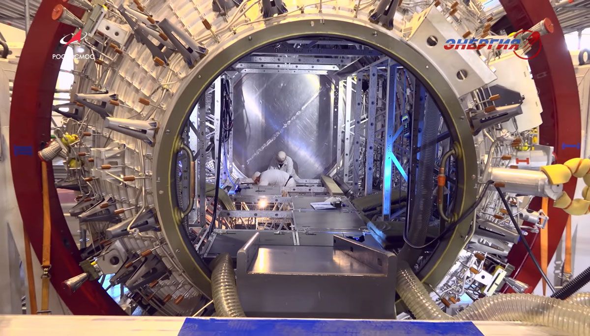 新モジュール「REM」の製造風景。2021年撮影 (c)Roscosmos