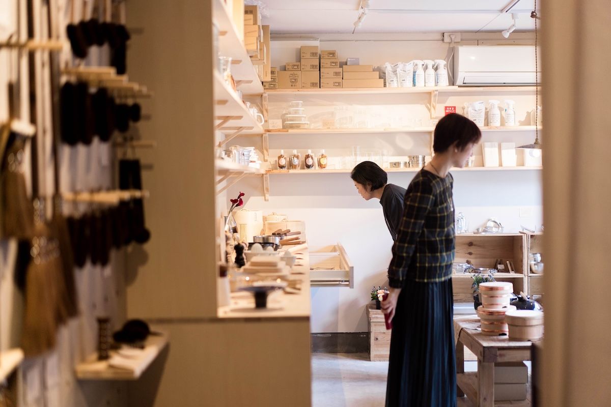  兵庫県から縁もない移住者が空き家を改修し、雑貨屋「蒲田商店」として開業。 移住者の新規開業も増え賑わいを見せる