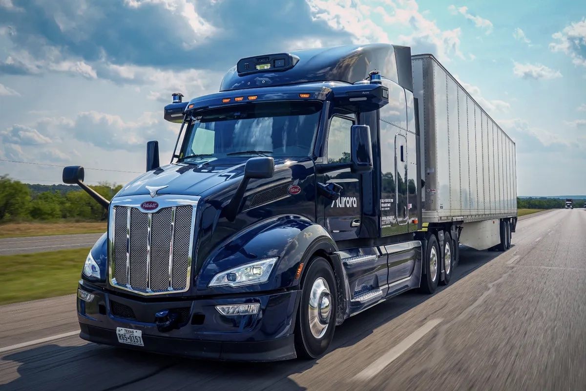 オーロラの自律走行トラック（Aurora）