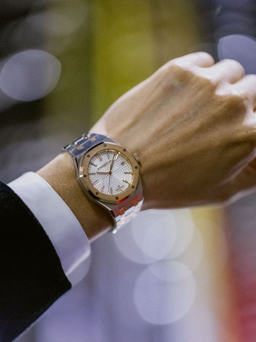 自動巻き、SS×18KPGケース、ケース径37mm。4675000円〈オーデマ ピゲ／オーデマ ピゲ ジャパン Tel:03-6830-0000〉