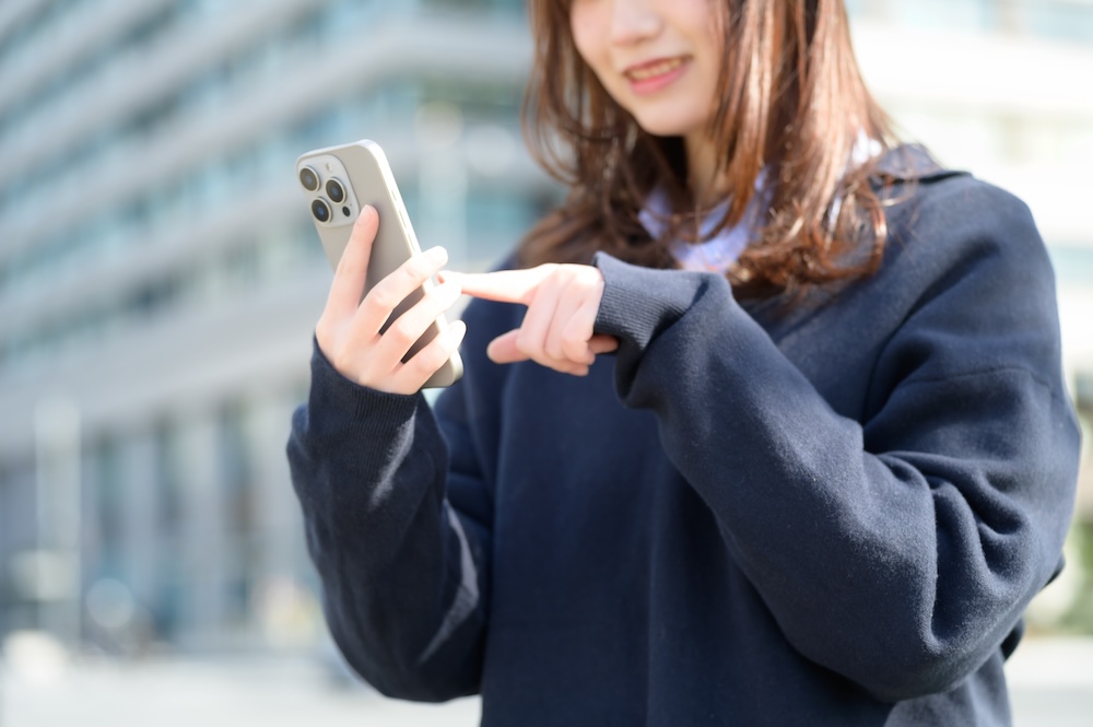 16歳未満SNS禁止法、支持率7割でも20代は抵抗する世代間ギャップ