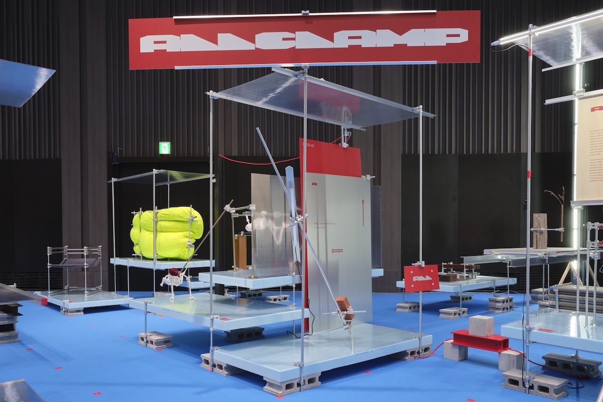 「ALL CLAMP」は素材を選ばず接続できるクランプシステム。alter.の会場でもパーティションや照明、サインに使用され、会期終了後は分解・再利用された。