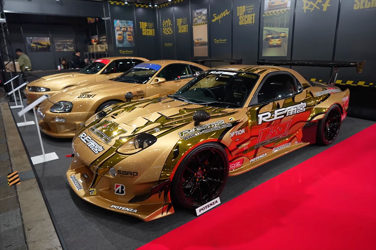 トップシークレットのブースにRE雨宮と共同チューニングされたRX-7