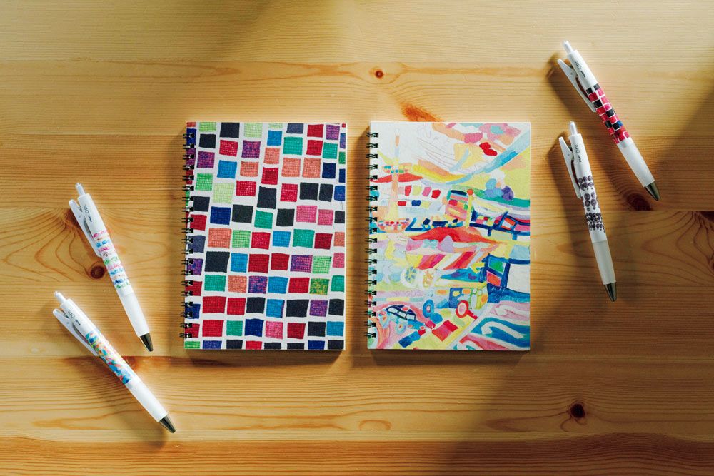 同会場では、展示やライブペイントと合わせて、ヘラルボニー契約作家のアートを起用したオリジナルグッズの限定販売も実施。特別にデザインされたノートやボールペン、アート作品など、日常に溶け込むアイテムがラインナップされていた。