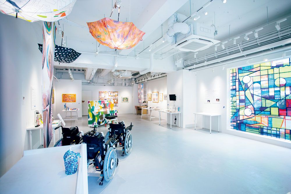 「BAG − Brillia Art Gallery −」のこけら落としの展覧会で実施された「へラルボニー／ゼロからはじまる」の様子。