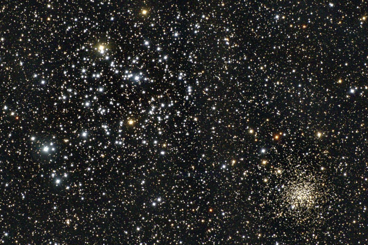ふたご座の散開星団M35（左）とNGC2158（右下）。米アリゾナ州キットピークにあるケースウェスタンリザーブ大学ワーナー＆スウェージー天文台のバレル・シュミット望遠鏡で1997年1月に撮影（N.A.Sharp/NOIRLab/NSF/AURA）