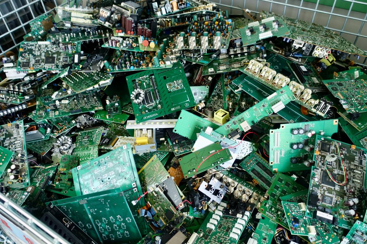 希少鉱物の確保競争で米国が取るべき戦略──リサイクル金属が中国依存