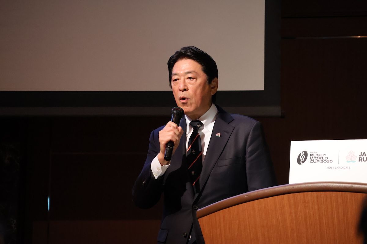 東京都内で記者会見を行うJRFUの土田雅人会長