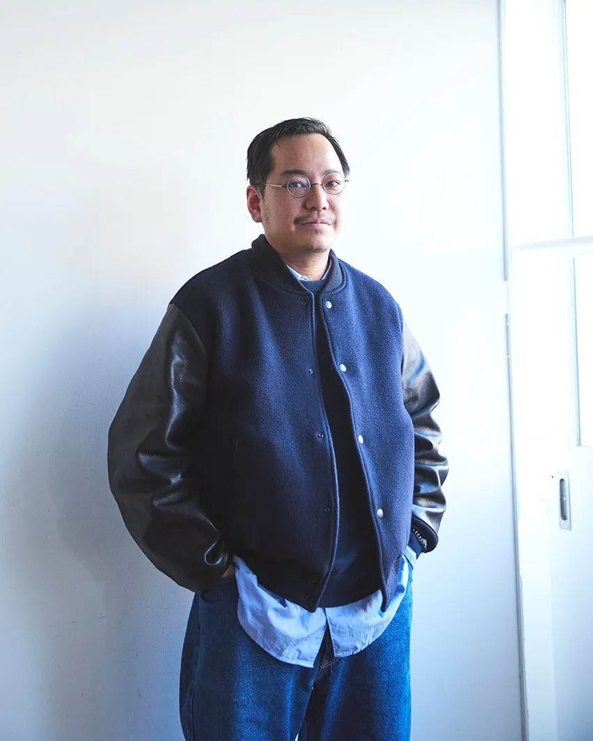 鈴木雄介さん●1989年生まれ。大学在学中よりセレクトショップ「1LDK」にてキャリアをスタート。販売スタッフおよびバイヤーとして経験を積んだのち、数社のアパレル企業を経て、toff（現TF）へ入社し、岡本 碧さんとともに店舗運営やバイイングに携わる。現在は、同社で展開するブランド「awasa（アワサ）」のディレクターも務める。