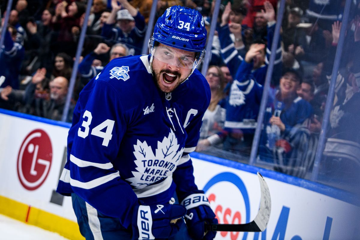 オーストン・マシューズ。2026年1月27日、NHLレギュラーシーズン、バッファロー・セイバーズ対トロント・メープルリーフスの試合にて（Julian Avram/Icon Sportswire via Getty Images）