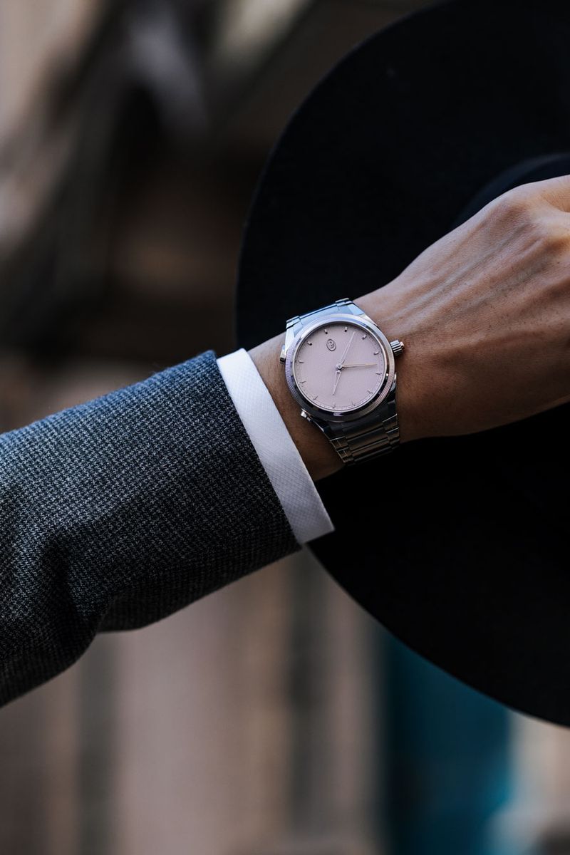 自動巻き、SS×PTケース、ケース径40mm。4851000円〈パルミジャーニ・フルリエ pfd.japan@parmigiani.com〉