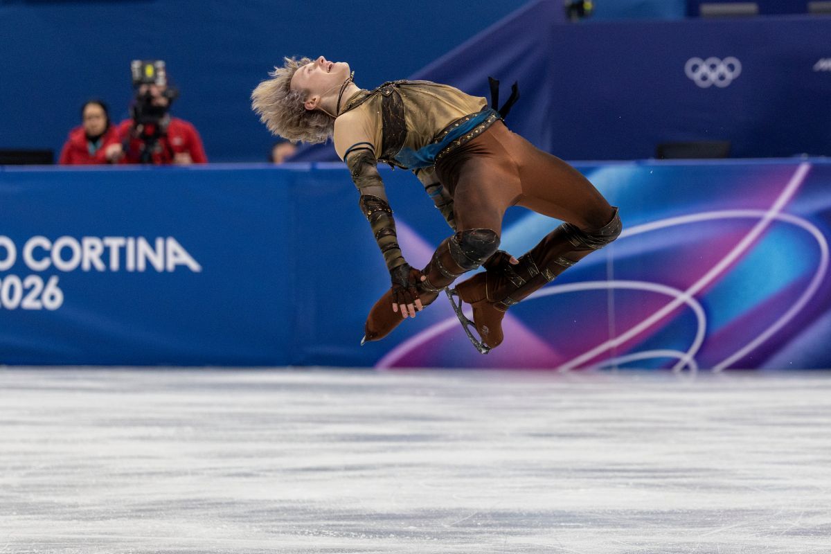 イリア・マリニン。2026年2月7日、ミラノ・コルティナ冬季五輪のフィギュア団体・男子シングルショートプログラムで演技を披露する様子（Tim Clayton/Getty Images）