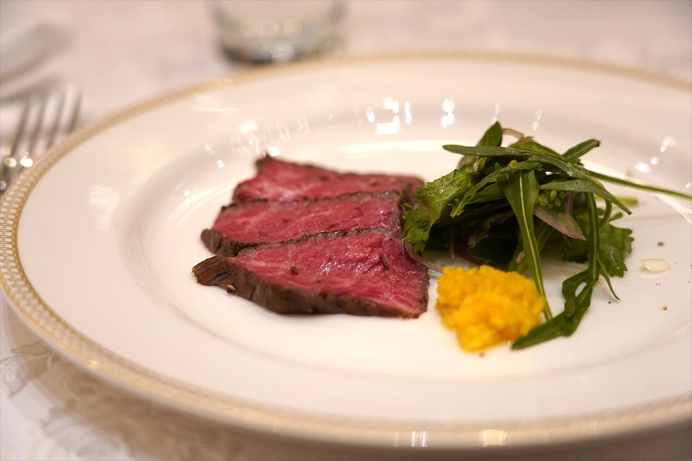 「脂が甘すぎず、固すぎず、口の中でとろけるバランスが非常に良い」と参加者が唸る