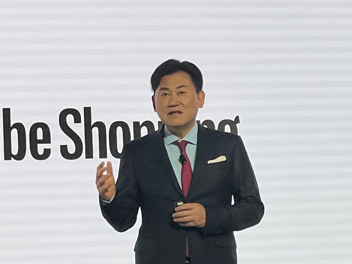 登壇した楽天グループ 代表取締役会長兼社長の三木谷浩史氏。