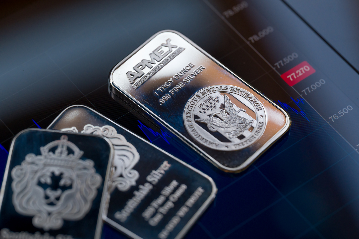 金と銀の価格上昇、トランプ関税の違法判決とイラン情勢が背景