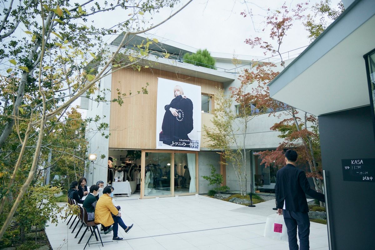 A-GIRL’S和歌山本社で開催された「WAKAYAMA KNIT PROJECT」。この本社を目がけて海外のトップメゾンから地元の家族までが集う。