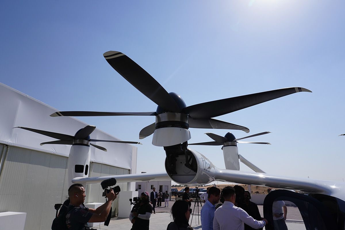 万一の事態に備えて、計6基のプロペラを搭載する。ブラシレスモーターに大型の羽根の採用など静音設計にこだわり尽くした