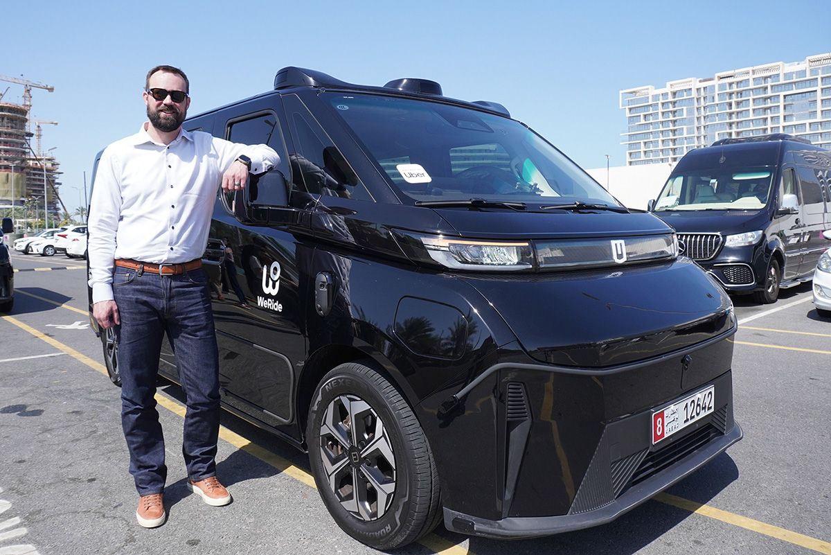 ロボタクシーの試乗に同乗してサービスを解説してくれた、Uber Technologiesのノア・ジッチ氏