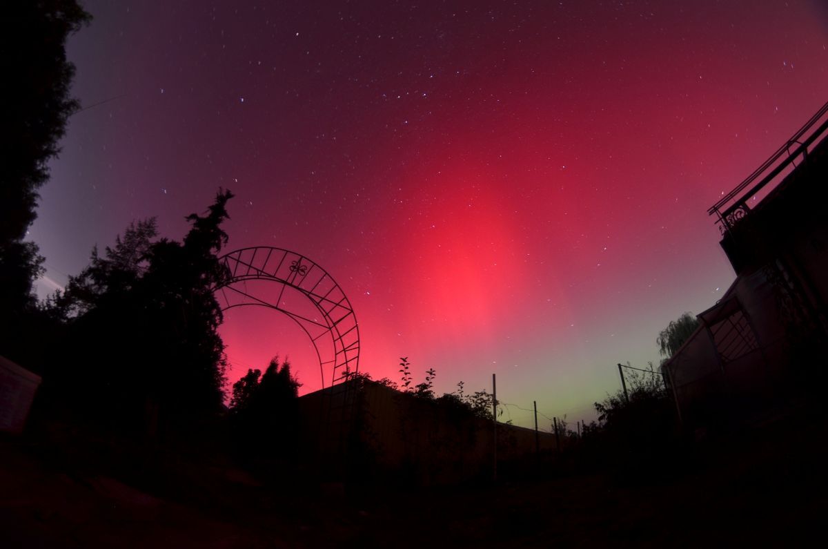 ウクライナ首都キーウで2024年10月11日に観測された低緯度オーロラ（Shutterstock.com）