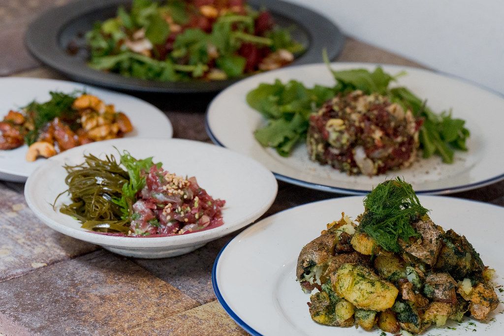 筆者のおすすめは、すじ青のりポテト（写真右下、890円）。スジアオノリは不思議と歯につかない